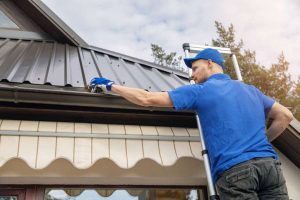 how do you tell if your gutters need cleaning1