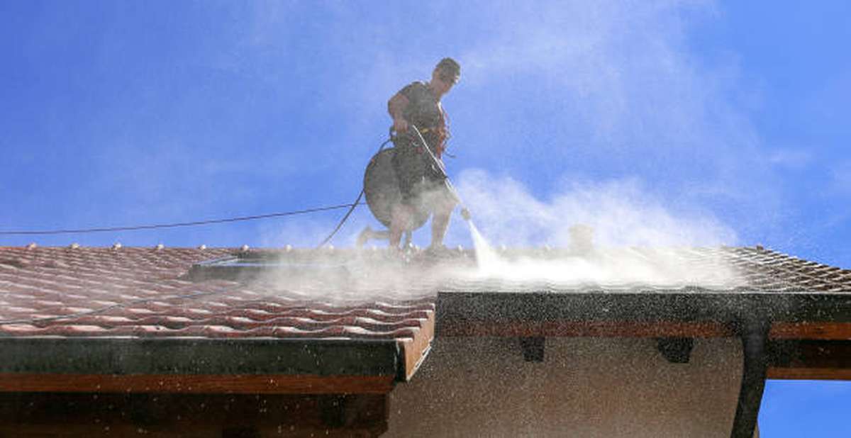 what are the benefits of roof cleaning1