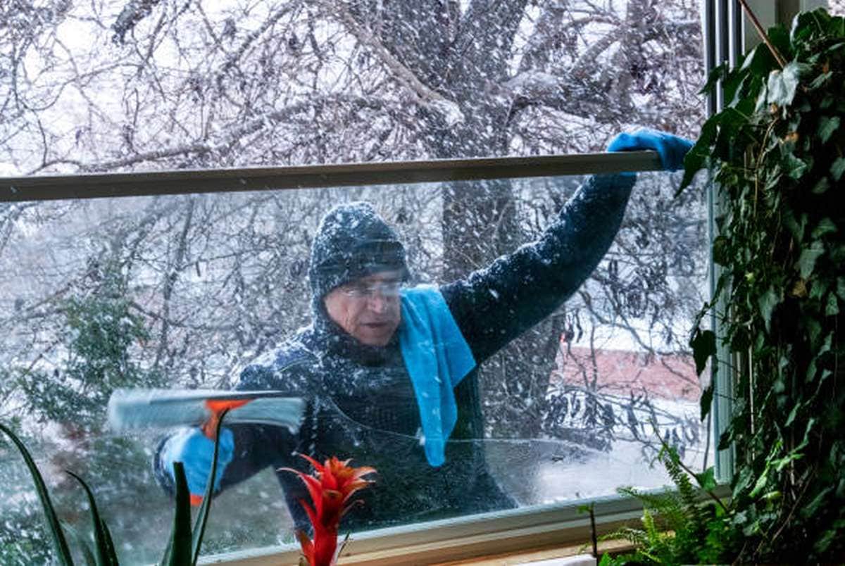 what’s the best window cleaning solution for cold weather2