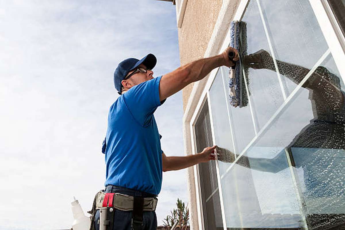 why hire a professional window cleaner1